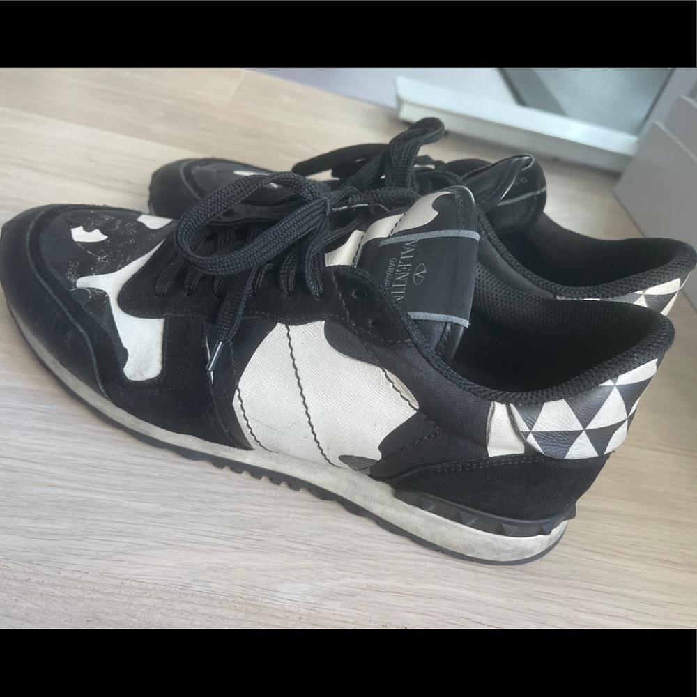LIMITED EDITION NY FASHION WEEK Valentino sneakers
